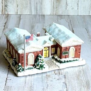 Hawthorne Village Porchlight
Collection "CHRISTMAS VILLAGE LIBRARY" - #79538